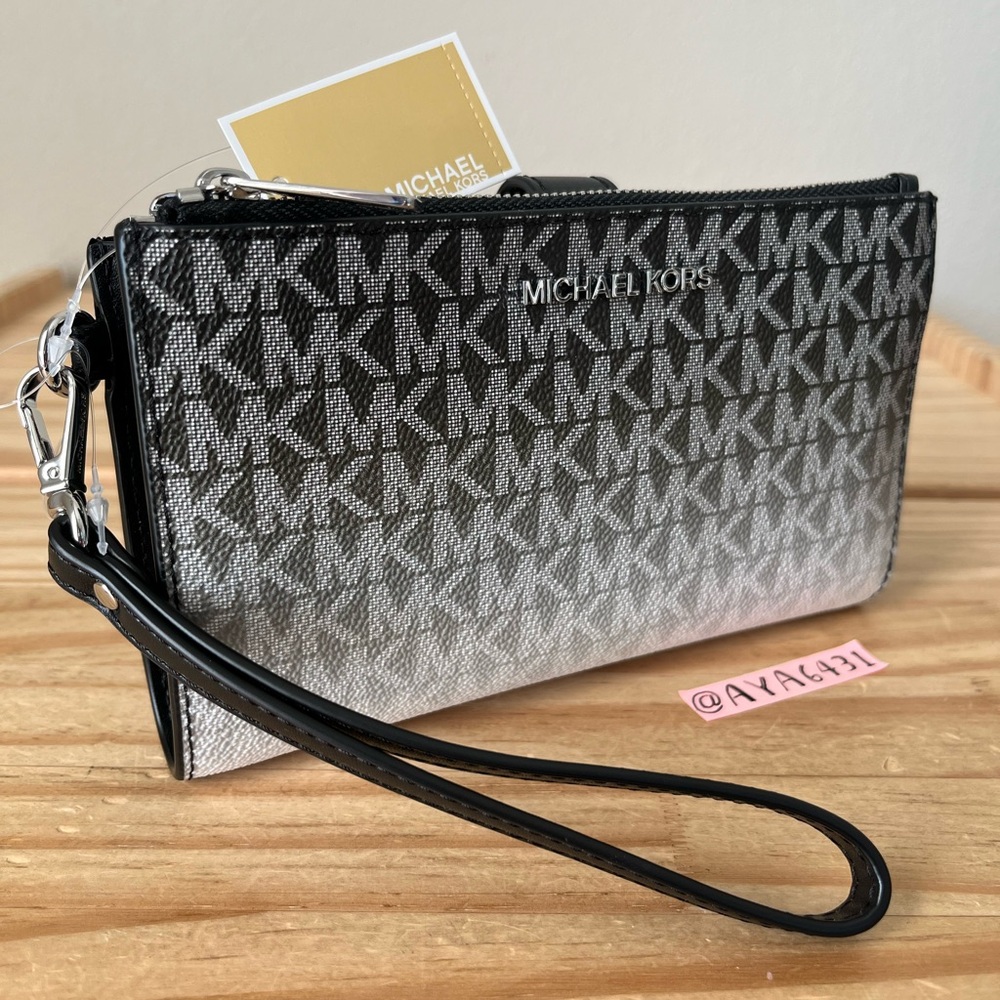 Michael Kors wallet🎈🎈